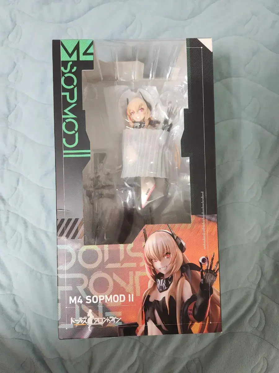 I'm selling the Gendarmerie M4 SOPMOD II figure at sealed.