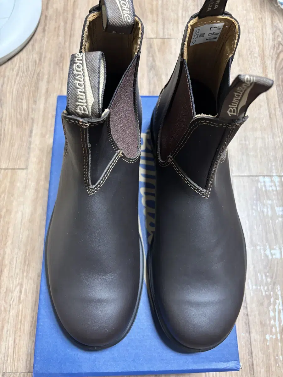 Blundstone 550 New in box AU/UK size 8.5