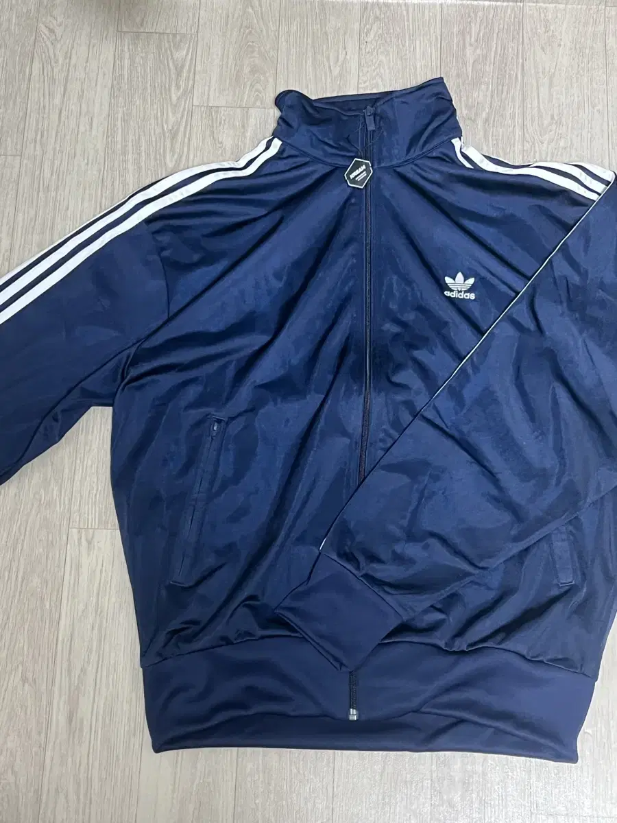 [Unused,New]Adidas Navy Jersey (size XL) bought from cream and han