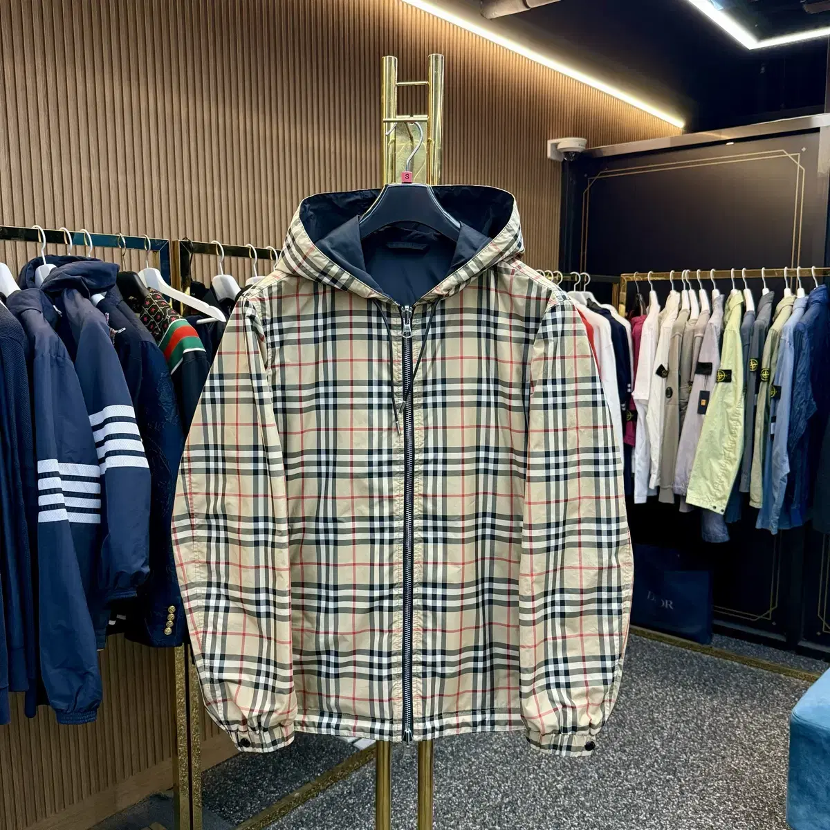 [S/100] Burberry Reversible Vintage Check Windbreaker with Department Store Edition Case