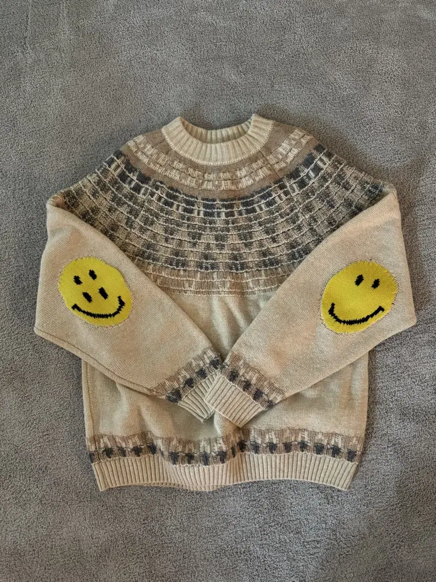 Capital Nordic Smile Patch Knit 3 sizes