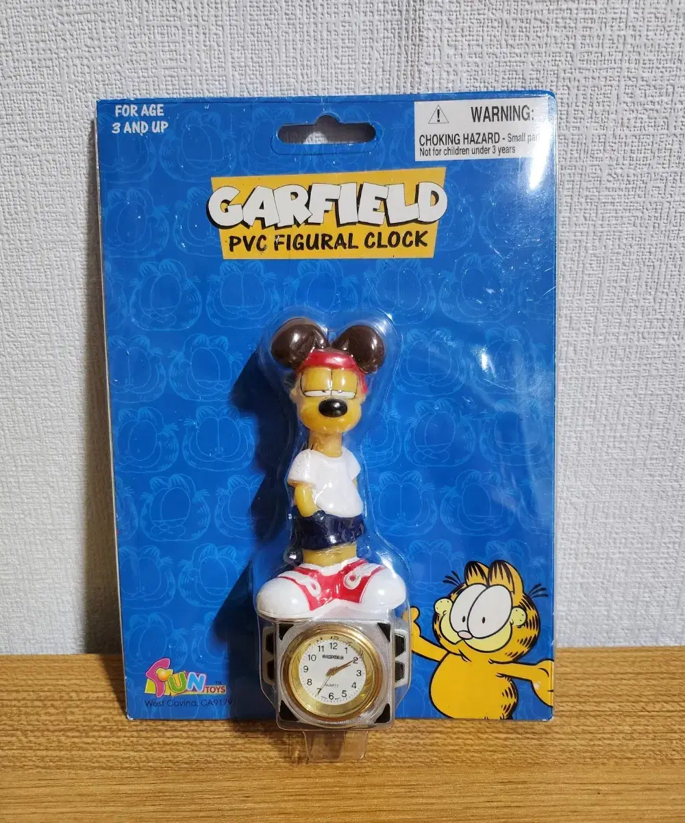 Garfield Odie Figurine Table Clock