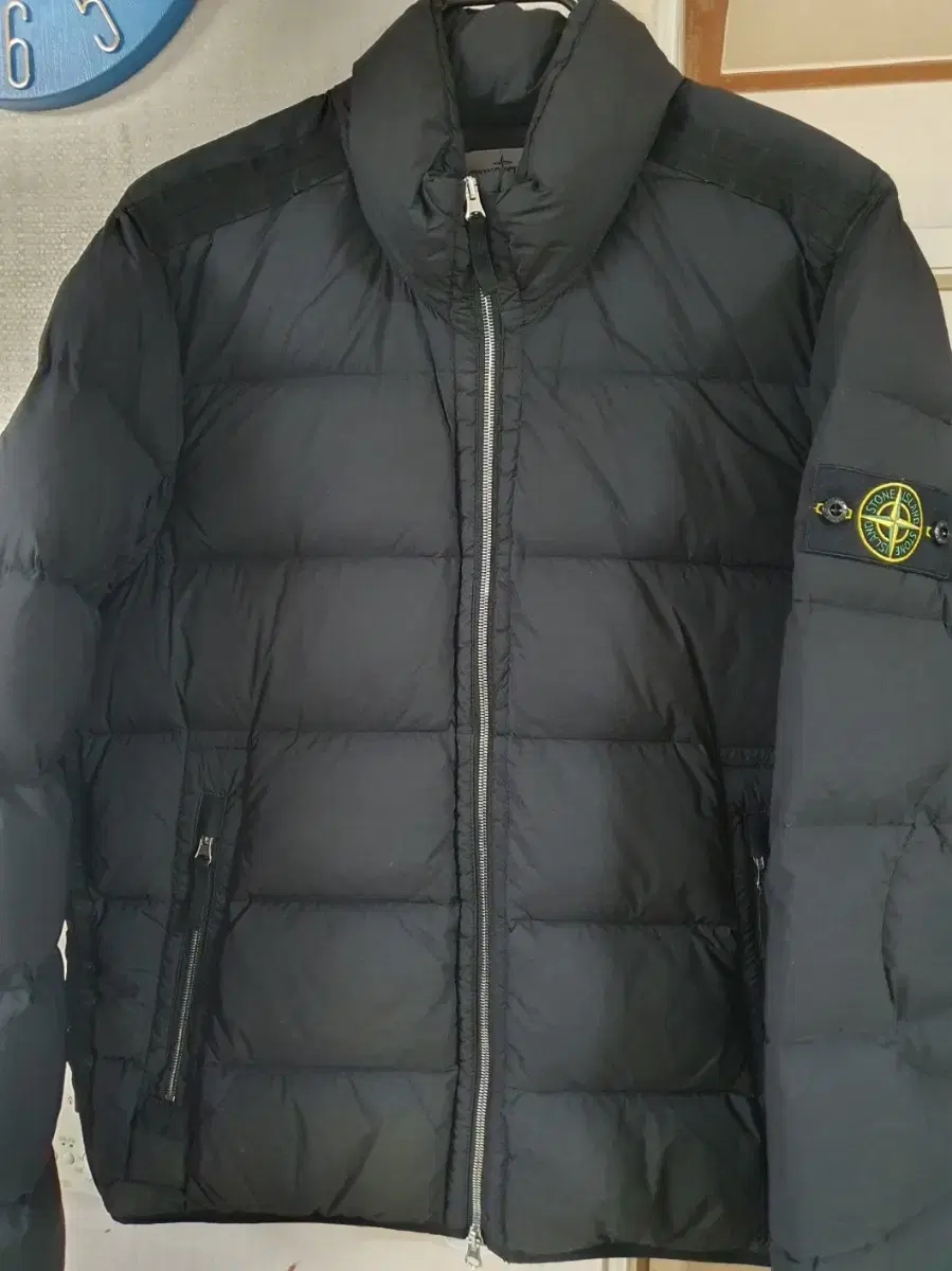 23FW Stone Island Seamless Tunnel Padding Non-Hooded Black L