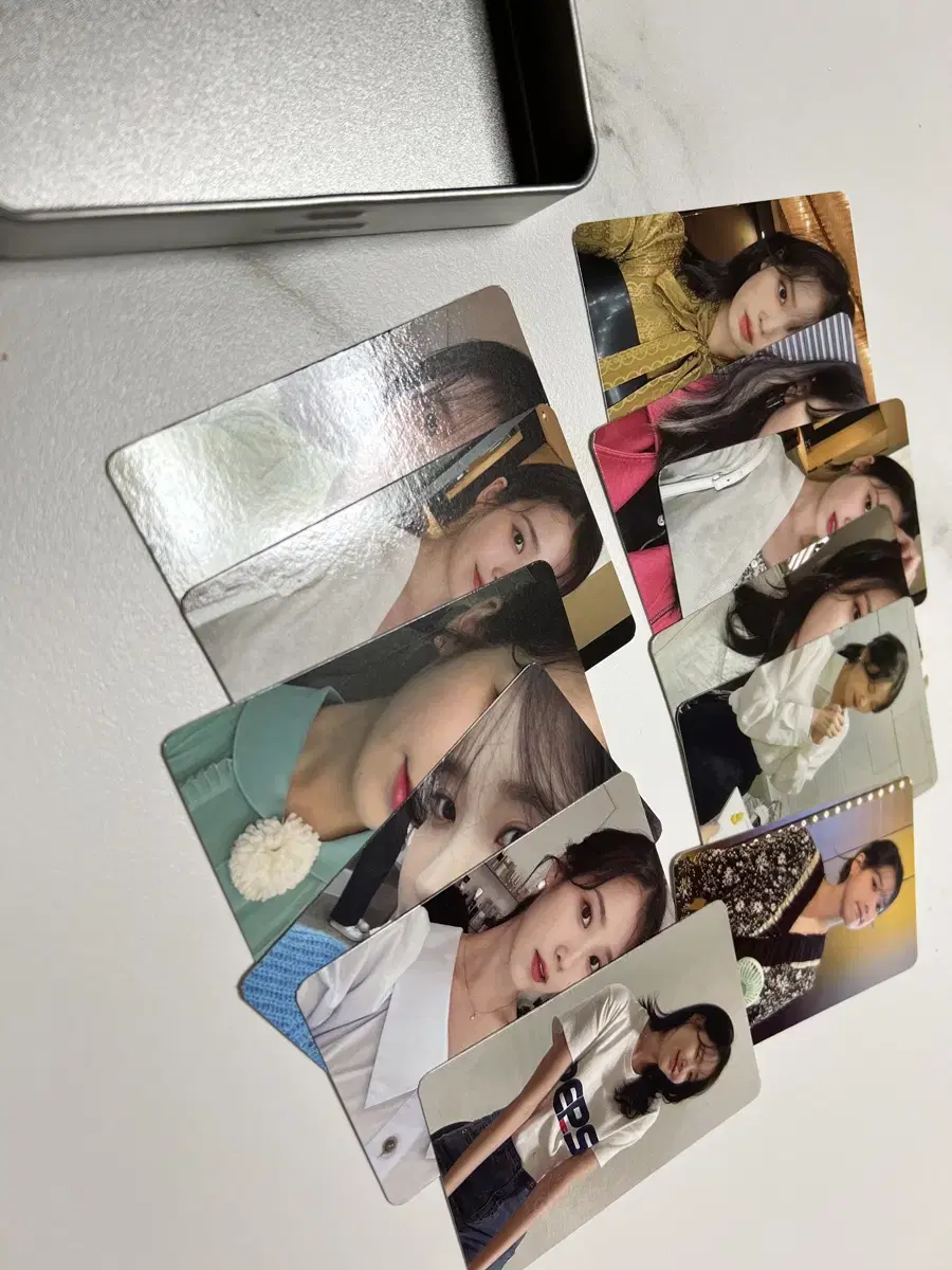 IU Badger Tin Case Photocard