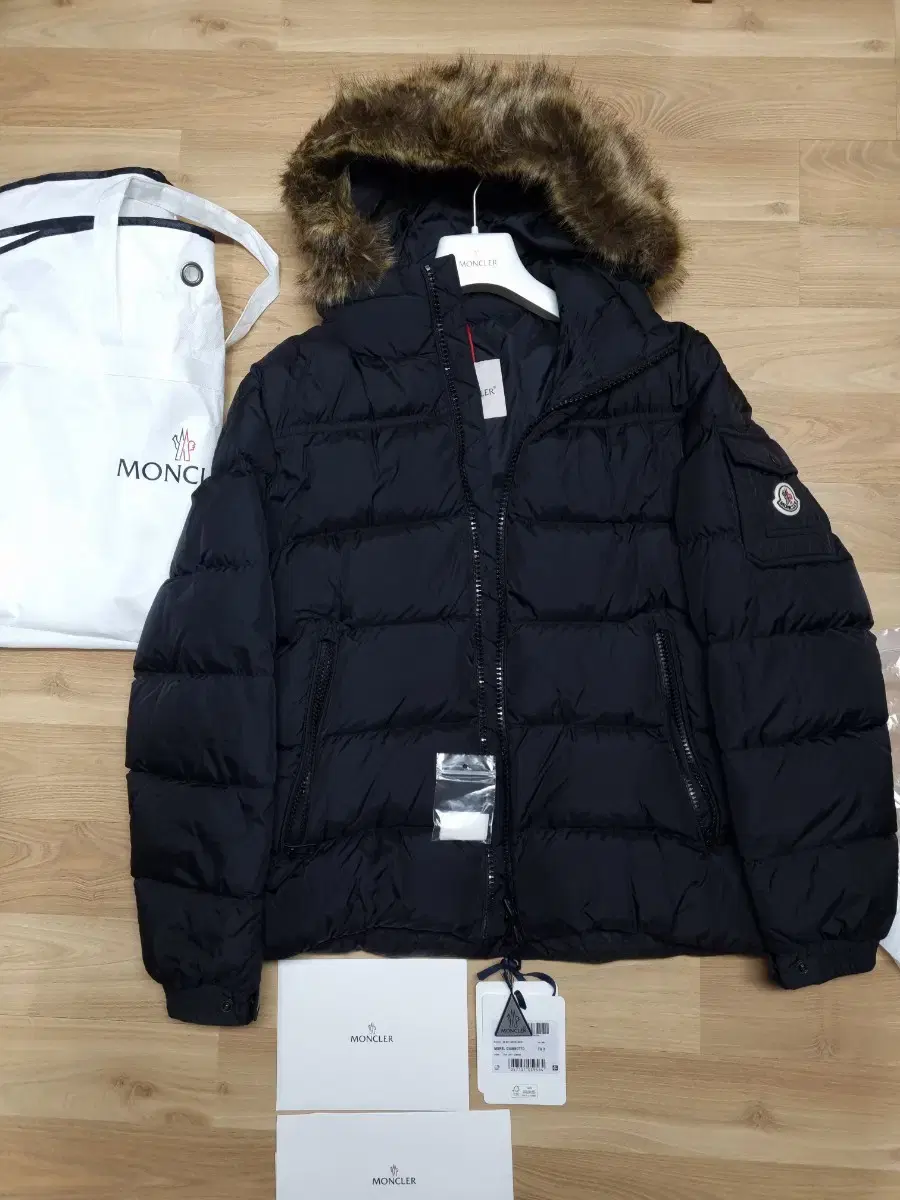 [3] Moncler Morel Morel Black