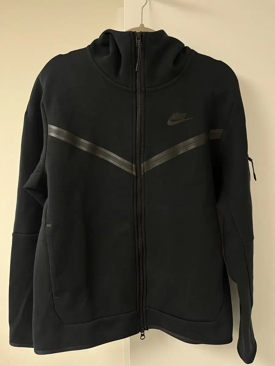 Nike-tech fleece(Nike tech fleece, tech pack hoodie, size M)