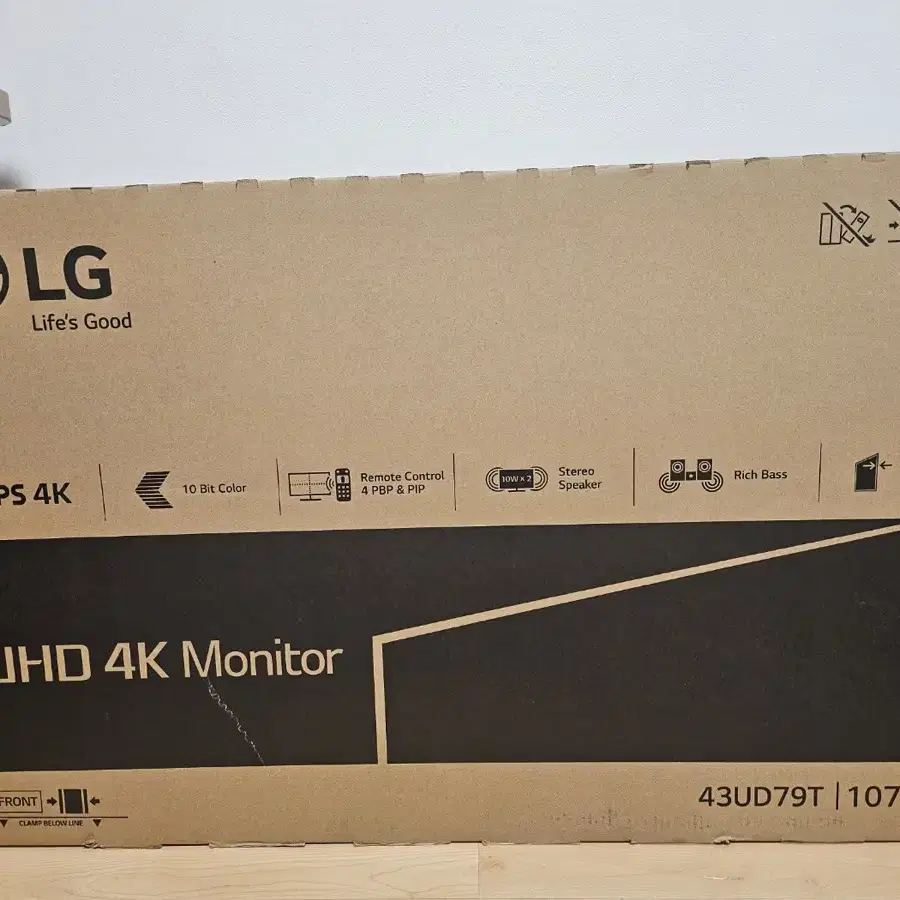 LG 43인치 4K UHD IPS 모니터 팝니다 43UD79