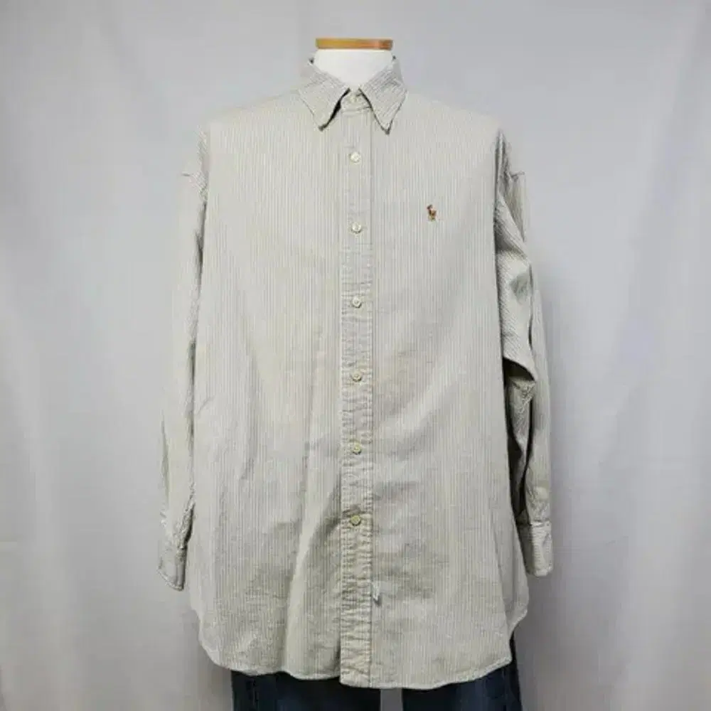 Authentic M to L Polo Ralph Lauren big shirt. (cw744)