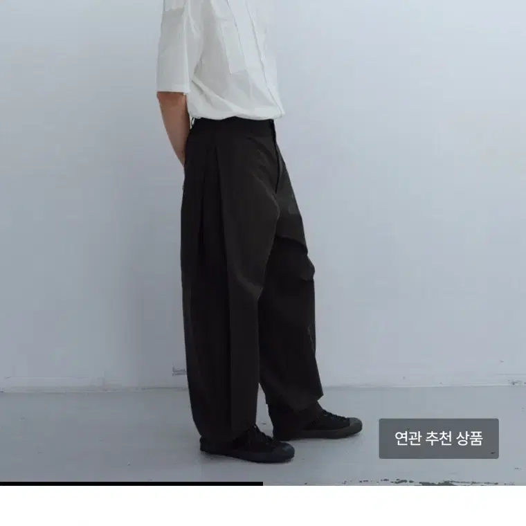 아우브아워 side tuck curved pants (1)