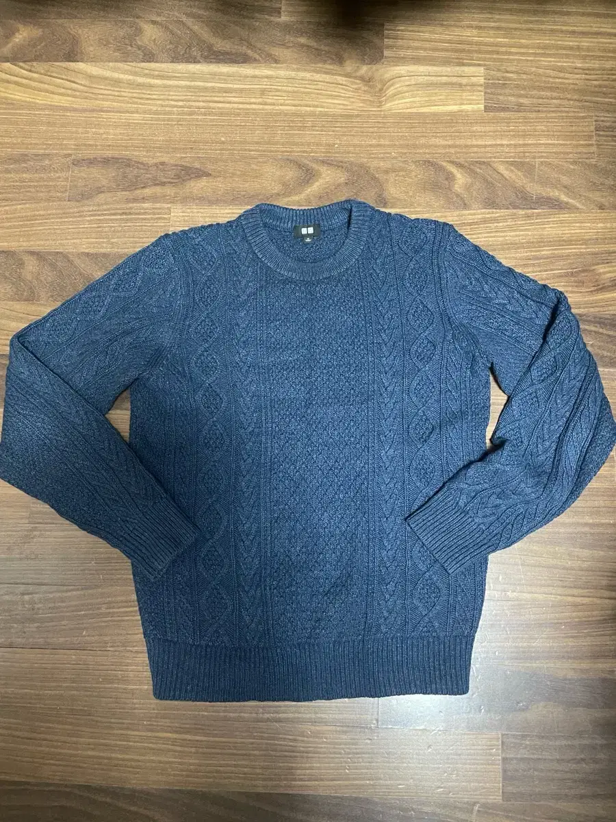 Uniqlo Fisherman's Knit Navy M.