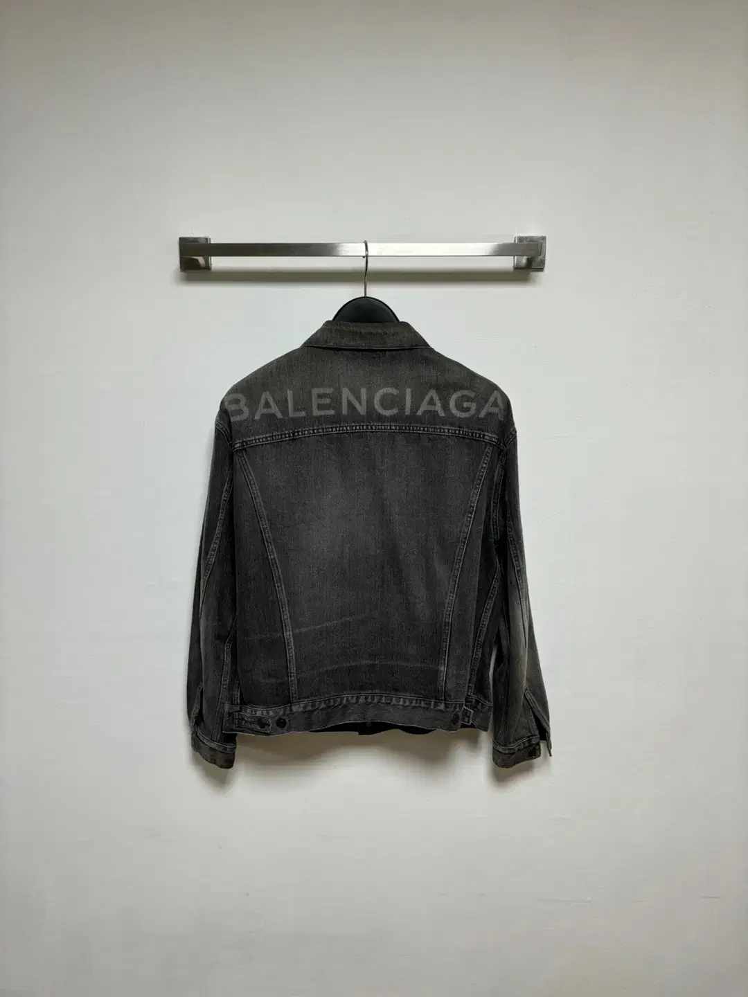 (44)Balenciaga White logo black jean jacket