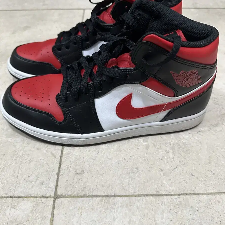 조던 1 mid black fire red 280mm