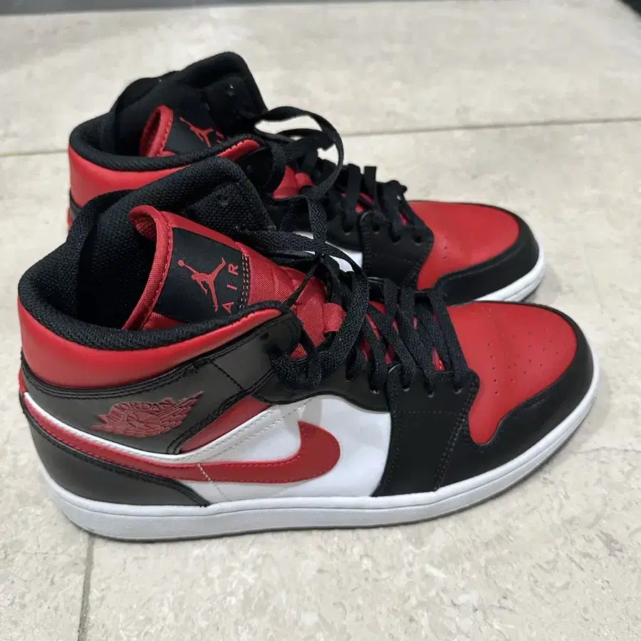 조던 1 mid black fire red 280mm