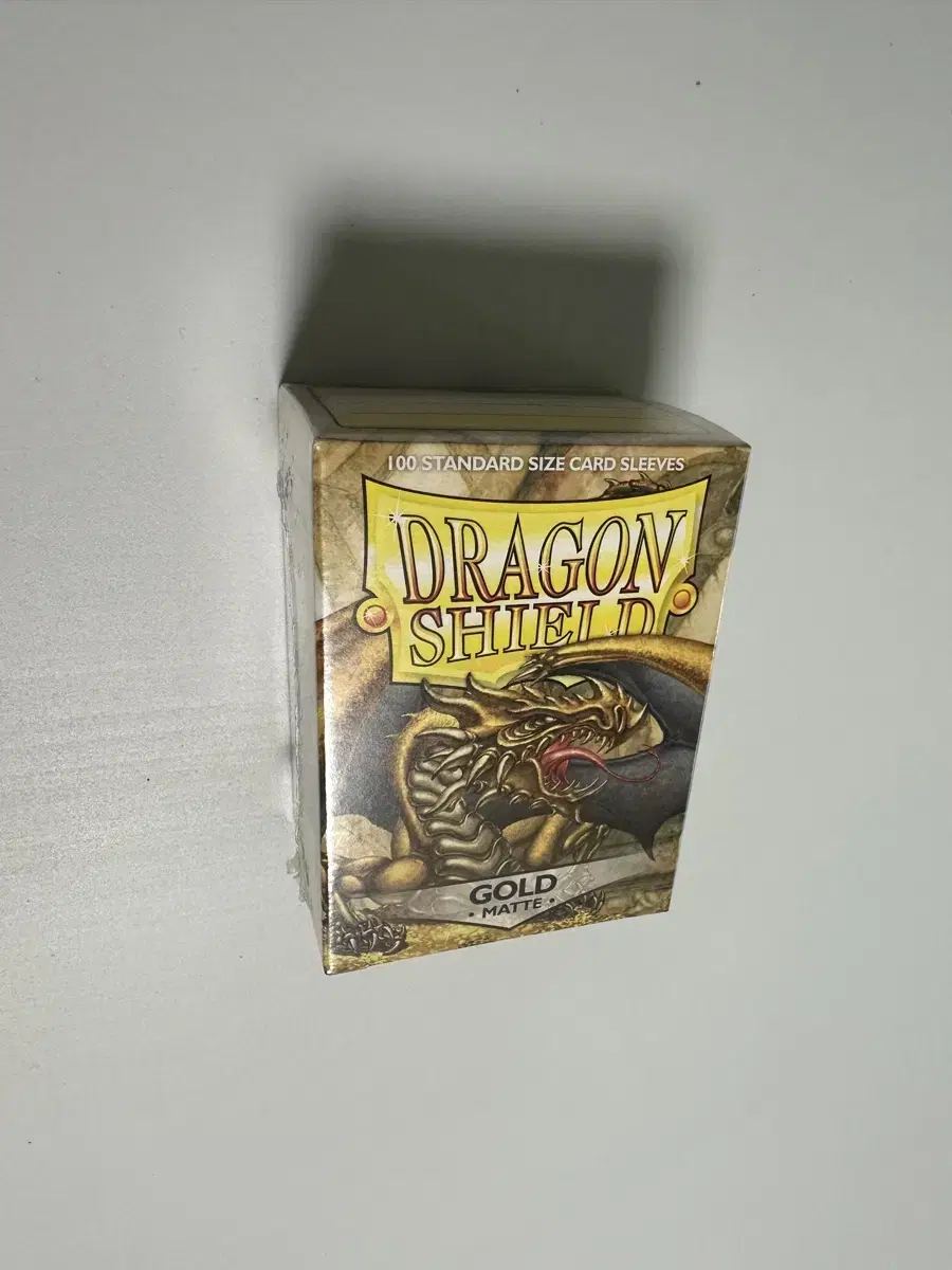 Dragon Shield Standard Size kard 100 Sleeves Gold Matte