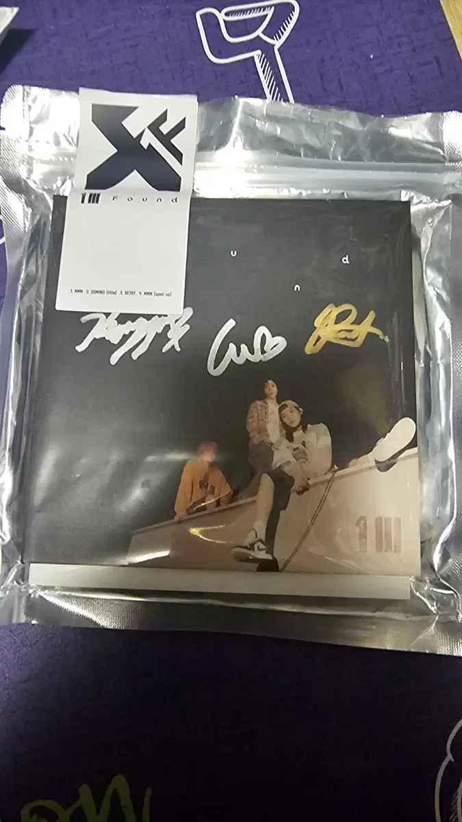 13pounds 13pounds Non-sale signed album.