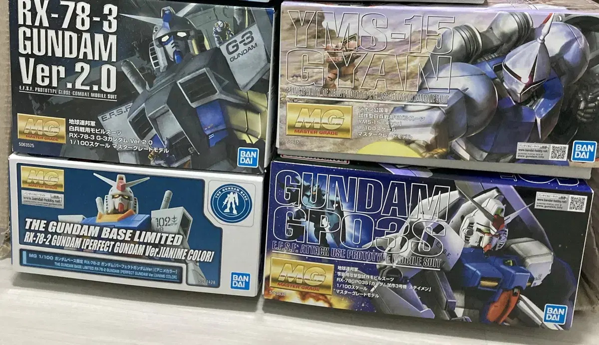 MG Gundam 4pcs plastic models for sale^^.