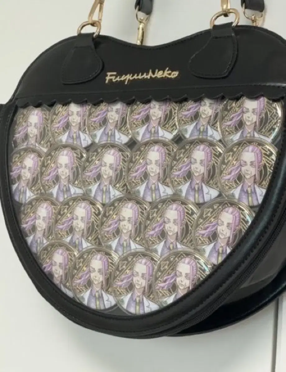 I sell Toriben Sanzu Haruchiyo Fuyuneko Heart Black with Badge Ita Bag