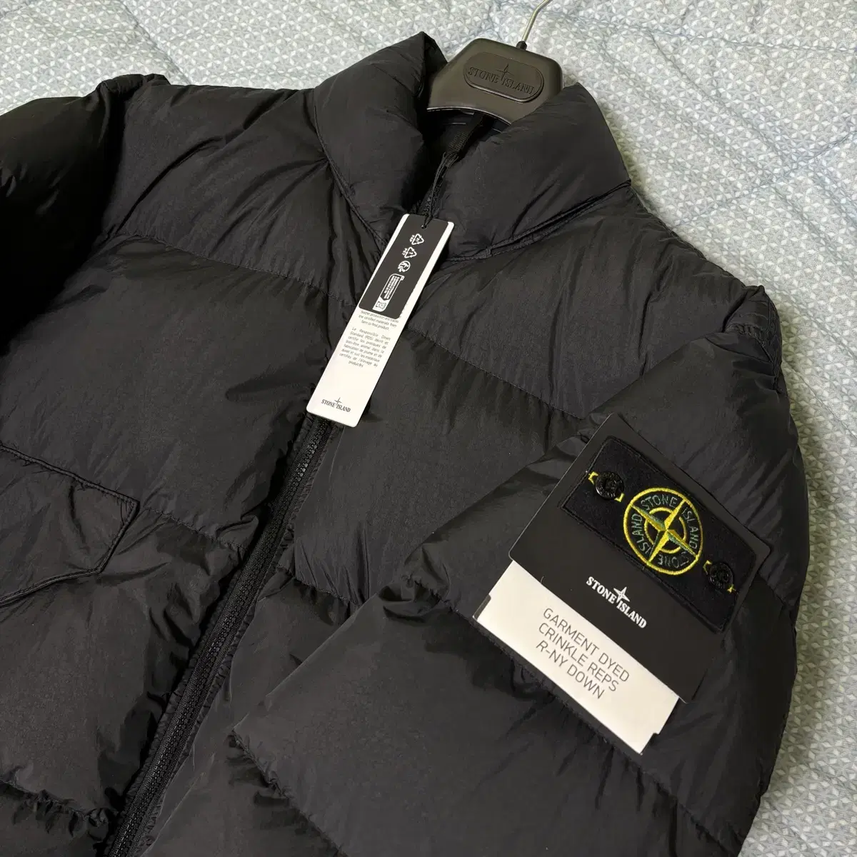 [L] 23FW Stone Island Crinkle Labs Non-Hooded Puffer Black