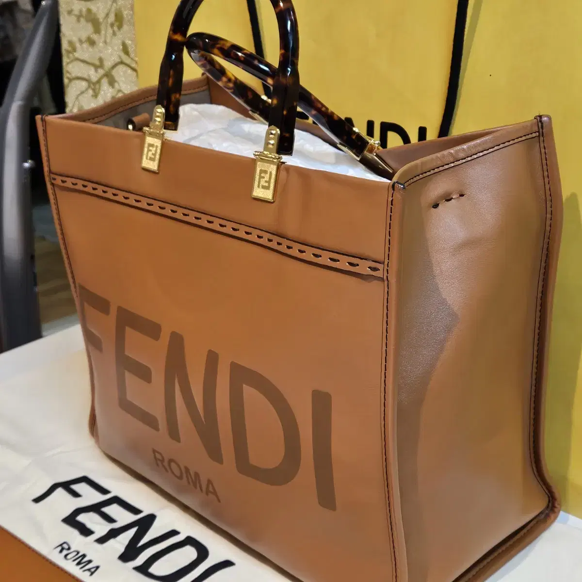 정품(FENDI)펜디 선샤인 미디움 토트백/숄더백