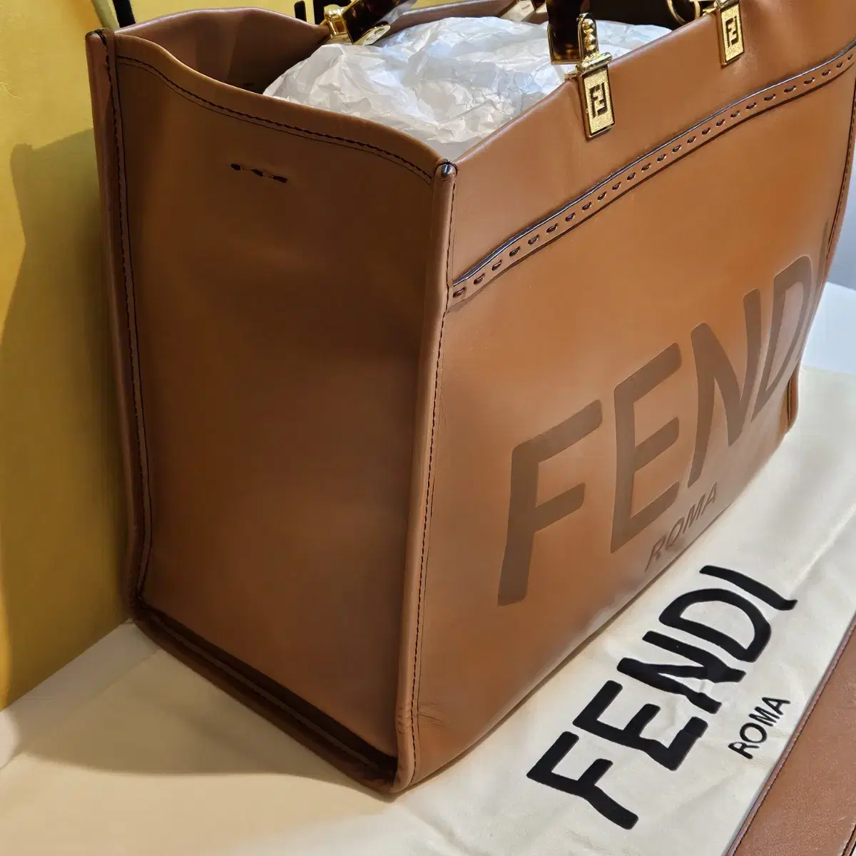 정품(FENDI)펜디 선샤인 미디움 토트백/숄더백