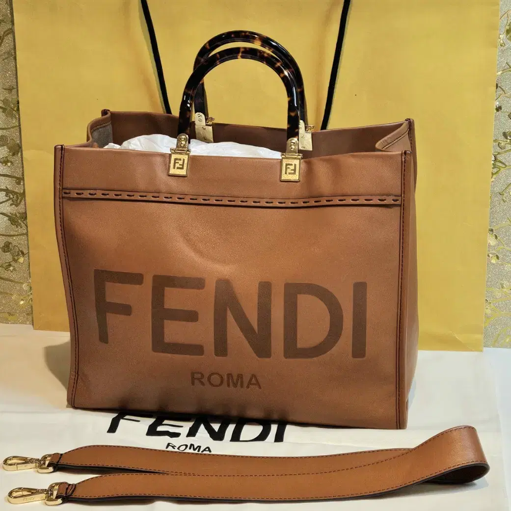 정품(FENDI)펜디 선샤인 미디움 토트백/숄더백