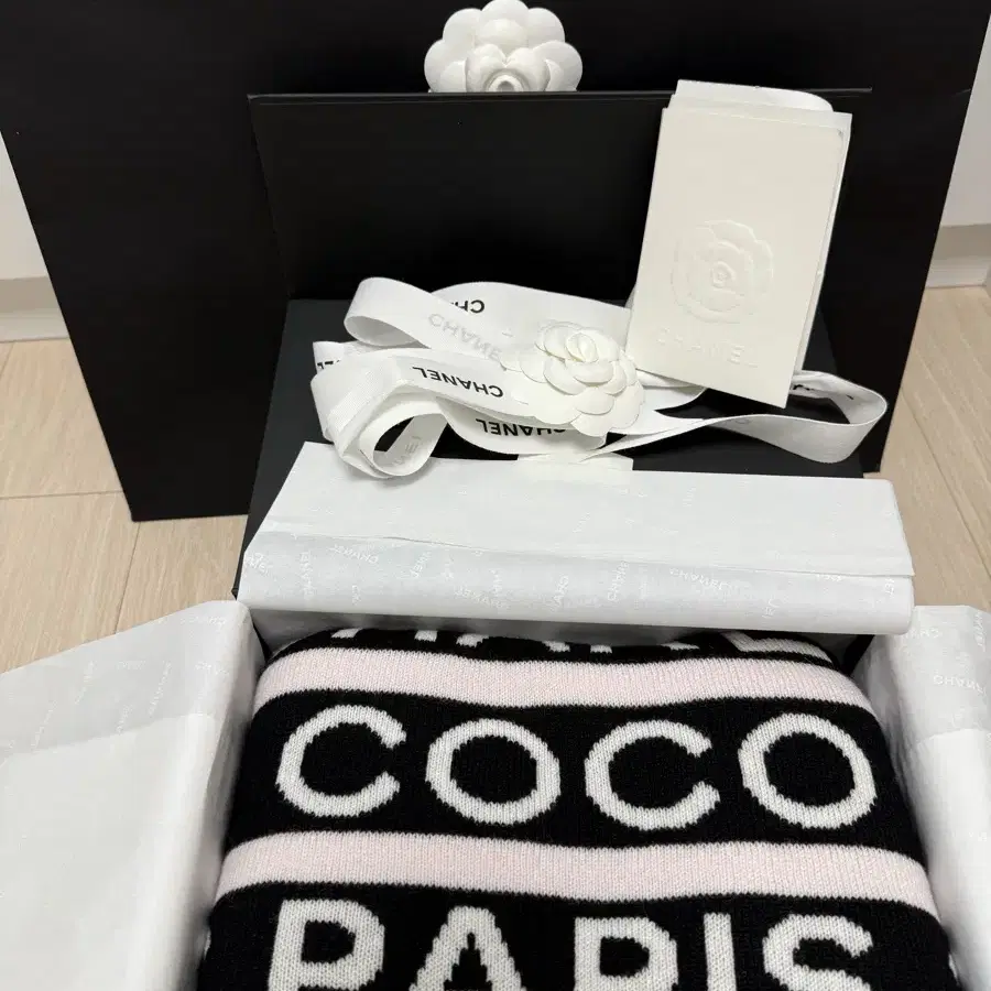 샤넬24A coco paris 캐시미어 머플러 블랙/베이비핑크 새상품