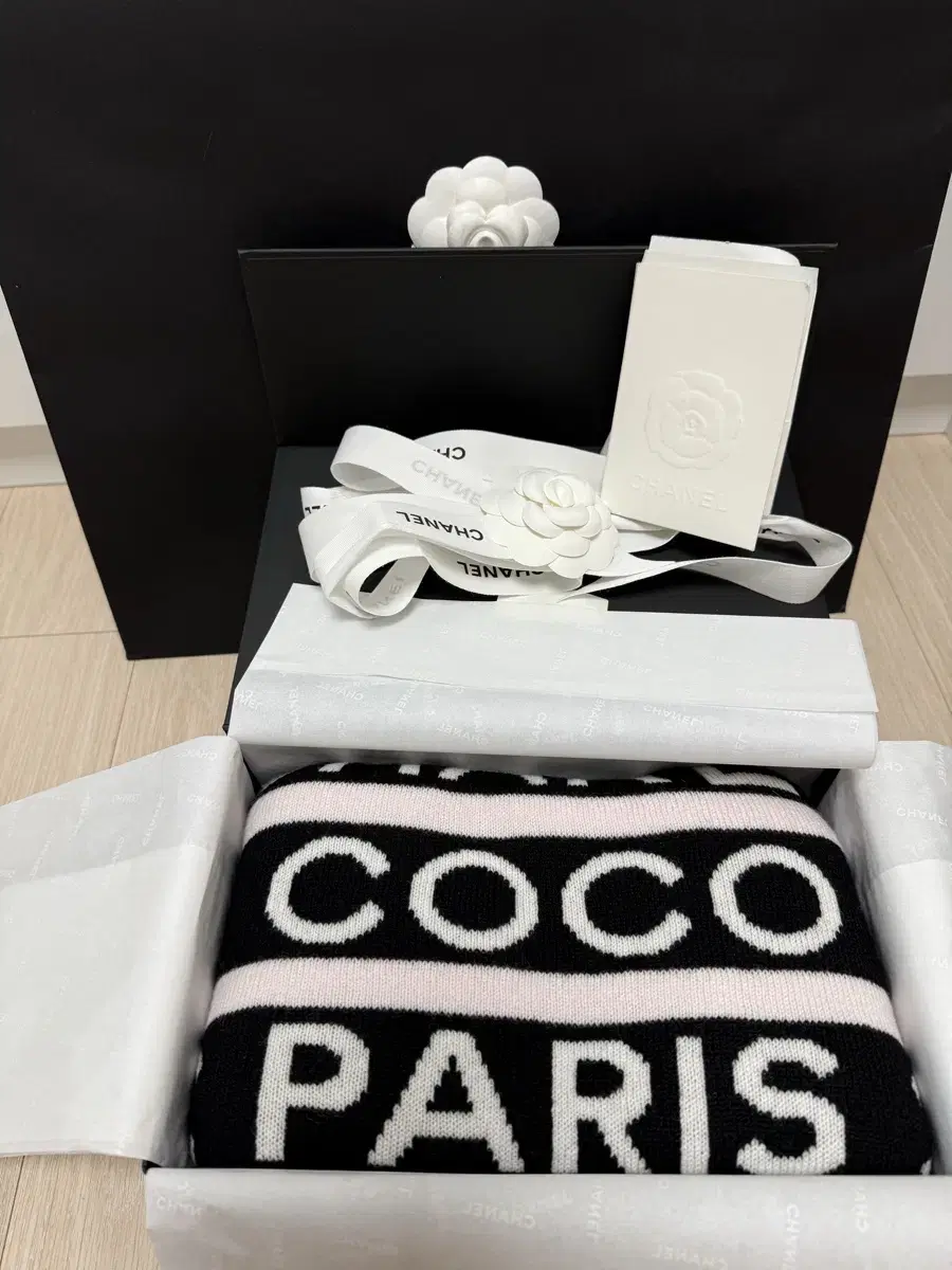 샤넬24A coco paris 캐시미어 머플러 블랙/베이비핑크 새상품