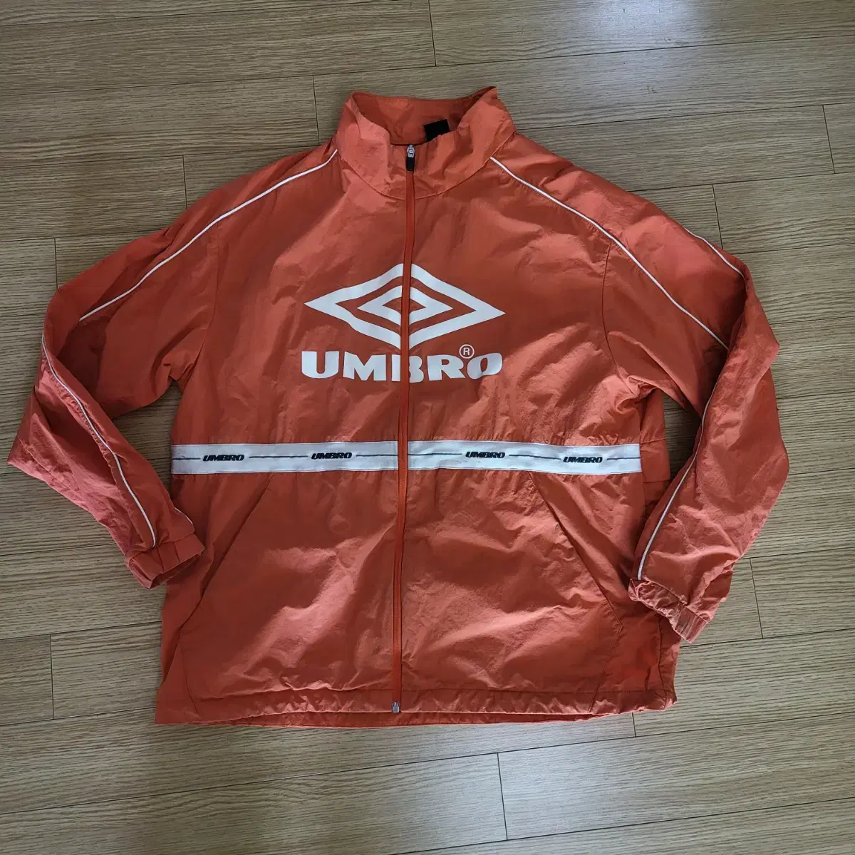 [105] Umbro Windbreaker