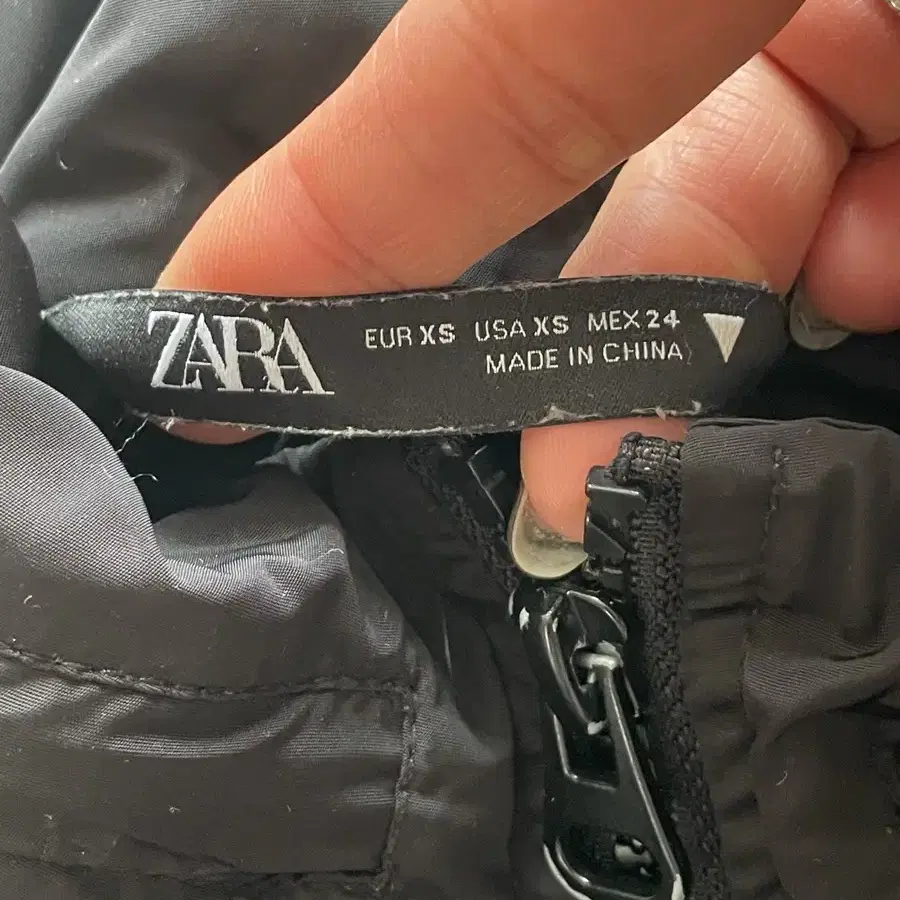 ZARA 휴대용 세미크롭 바람막이