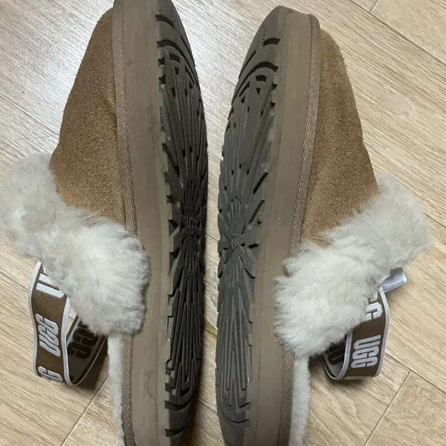 UGG 어그 키즈 펀케트 240