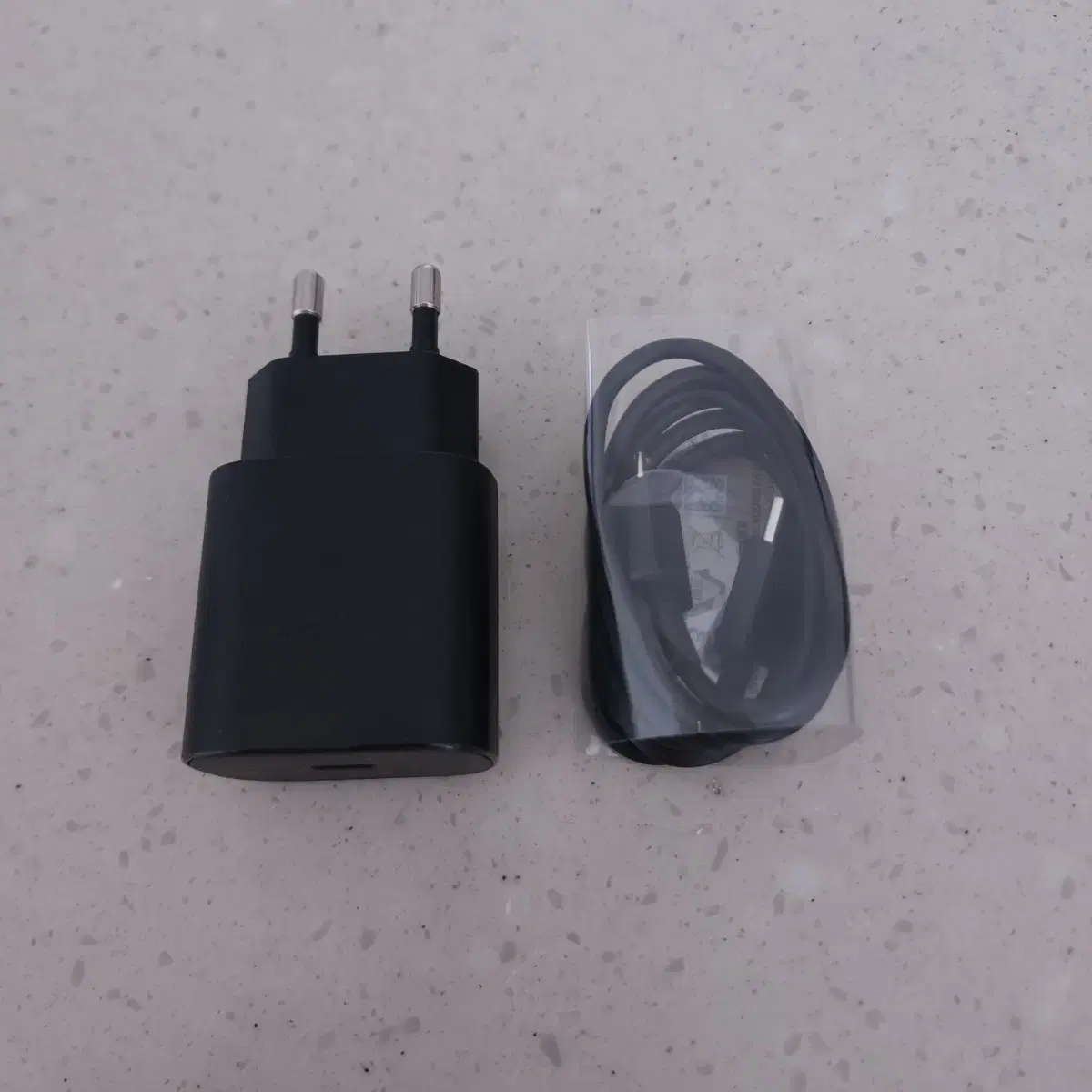 삼성 정품 충전기 + USB 케이블