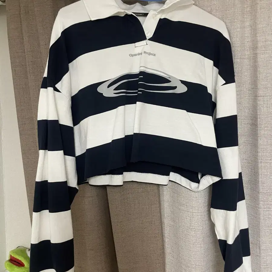 오프닝프로젝트 W Identity Stripe Collar T Shirt