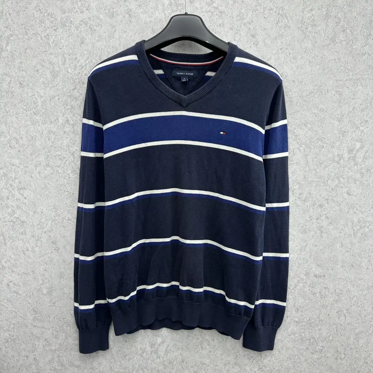 95 Tommy Hilfiger Men's V-Neck Knit