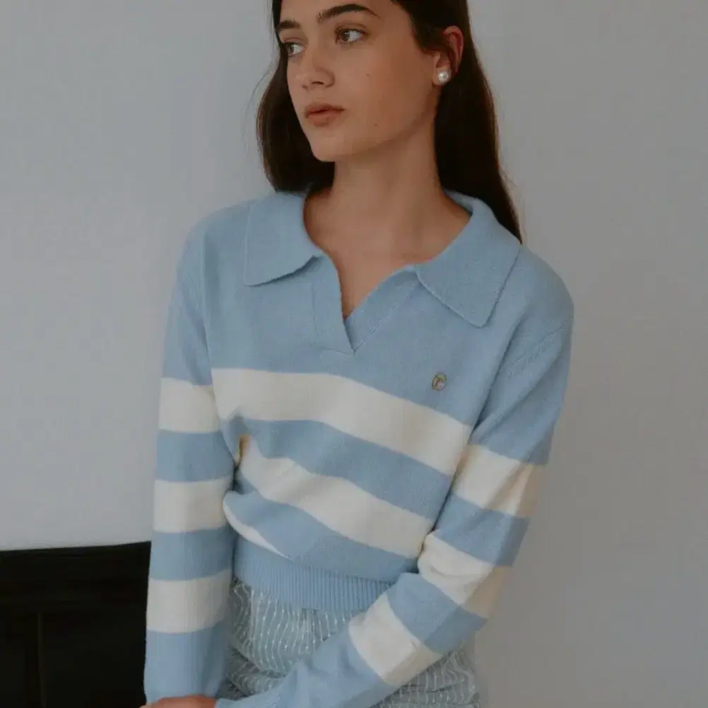 [로라로라]COLLAR LOGO STRIPE KNIT BLUE