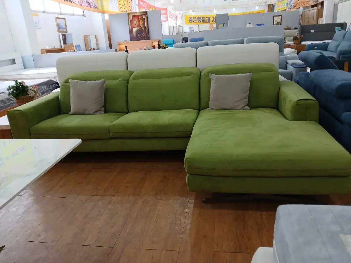 Downing Milotti Couch 4-Seater Sofa