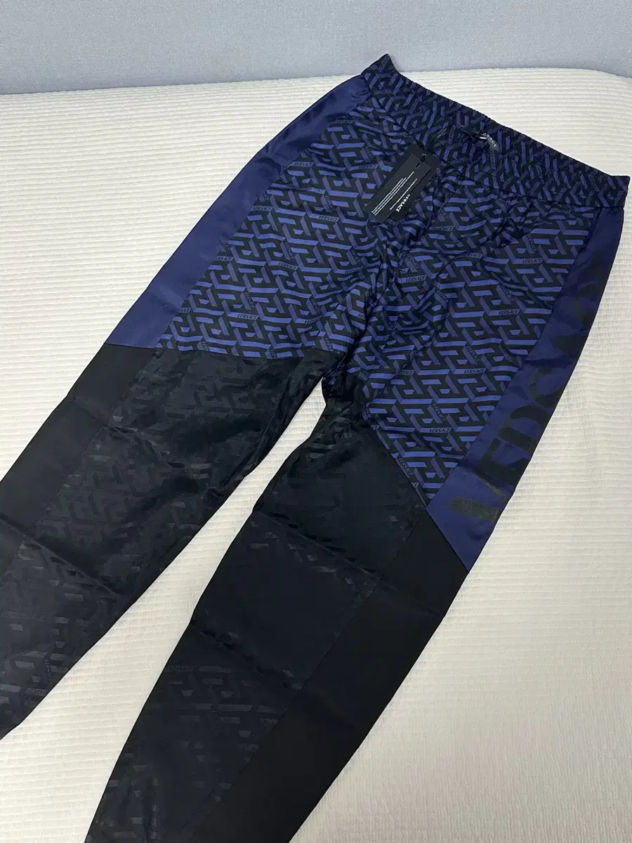 (in store)Versace Jacquard Pants 48 Versace Training 48 Versace Pants