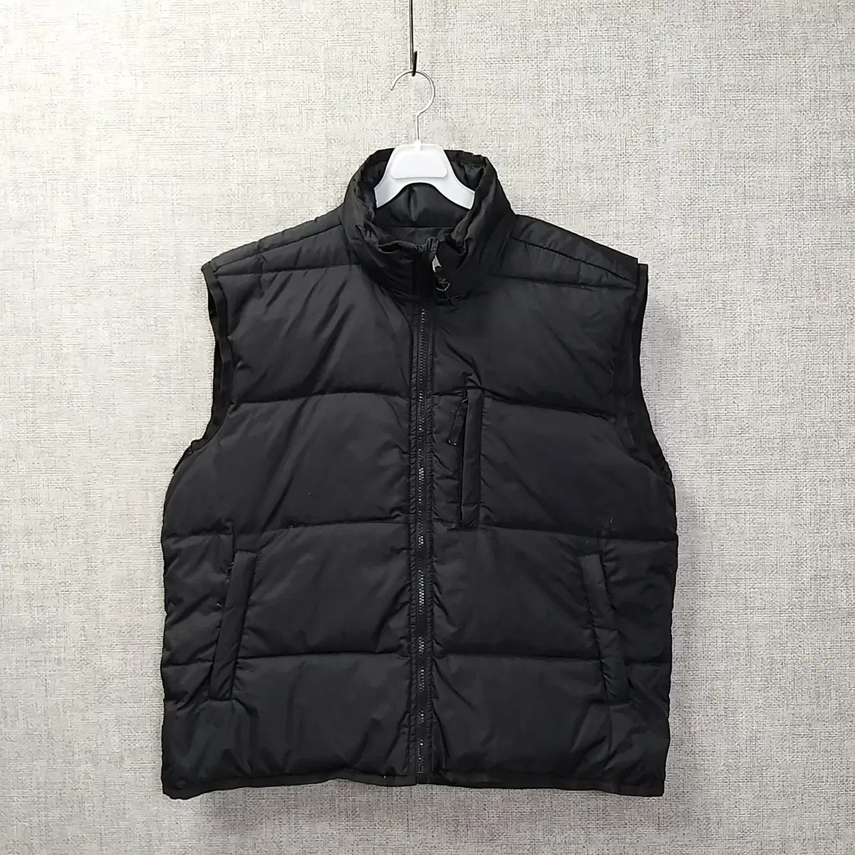 12. Hugo Boss Black Down Puffer Vest Men's 90S