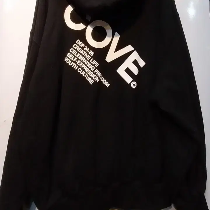 COVE 후드티