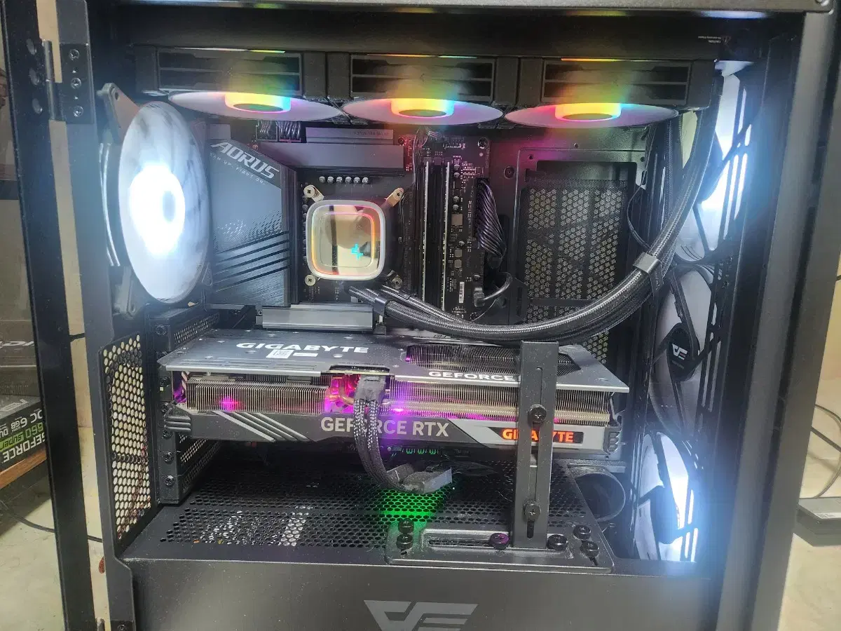 고사양PC 컴퓨터 13700k z790 4070ti 팔아요