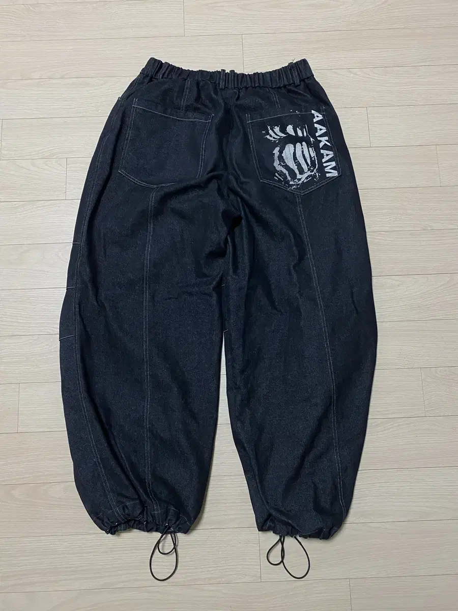 Arkham Print Pin Tuck Denim Pants Black