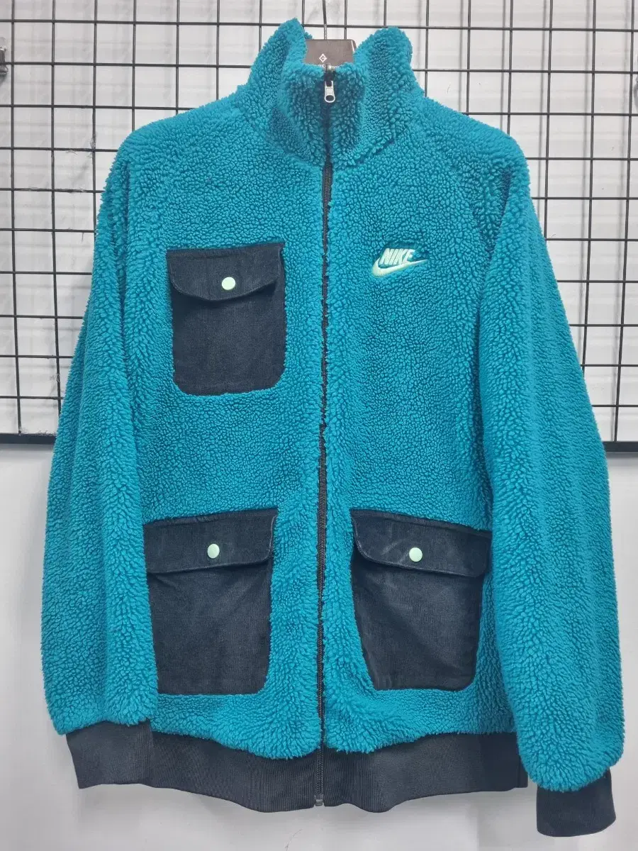 105XL Nike Reversible Sherpa Jacket.