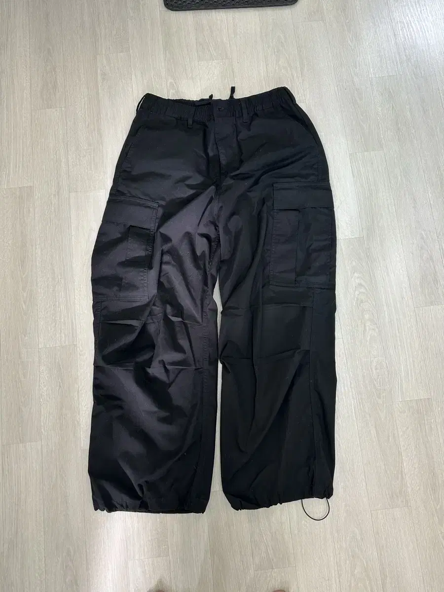 [L] GU Super Wide Cargo Pants Black