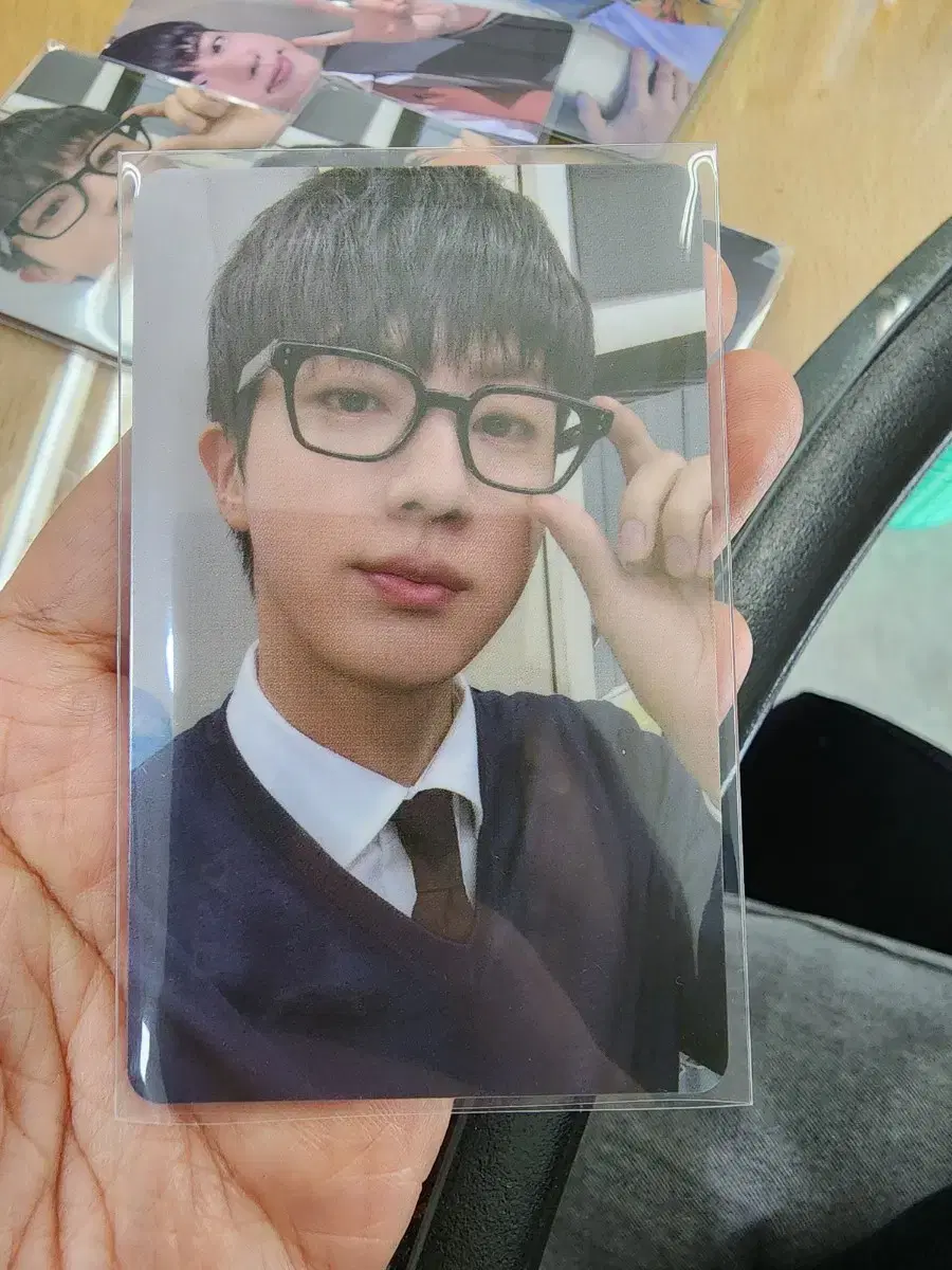 Bangtan jin happyEarly bird for the albumPhotocard glasses shipping included.