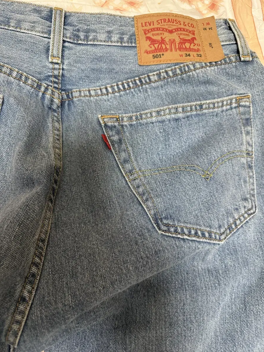 (New) Levi's 501 Jeans Light Blue 34 Size Straight Fit