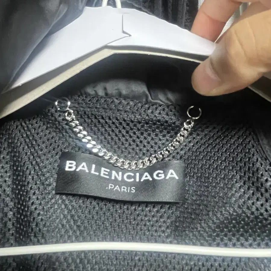 [M] 발렌시아가 BALENCIAGA 블랙 바람막이 자켓