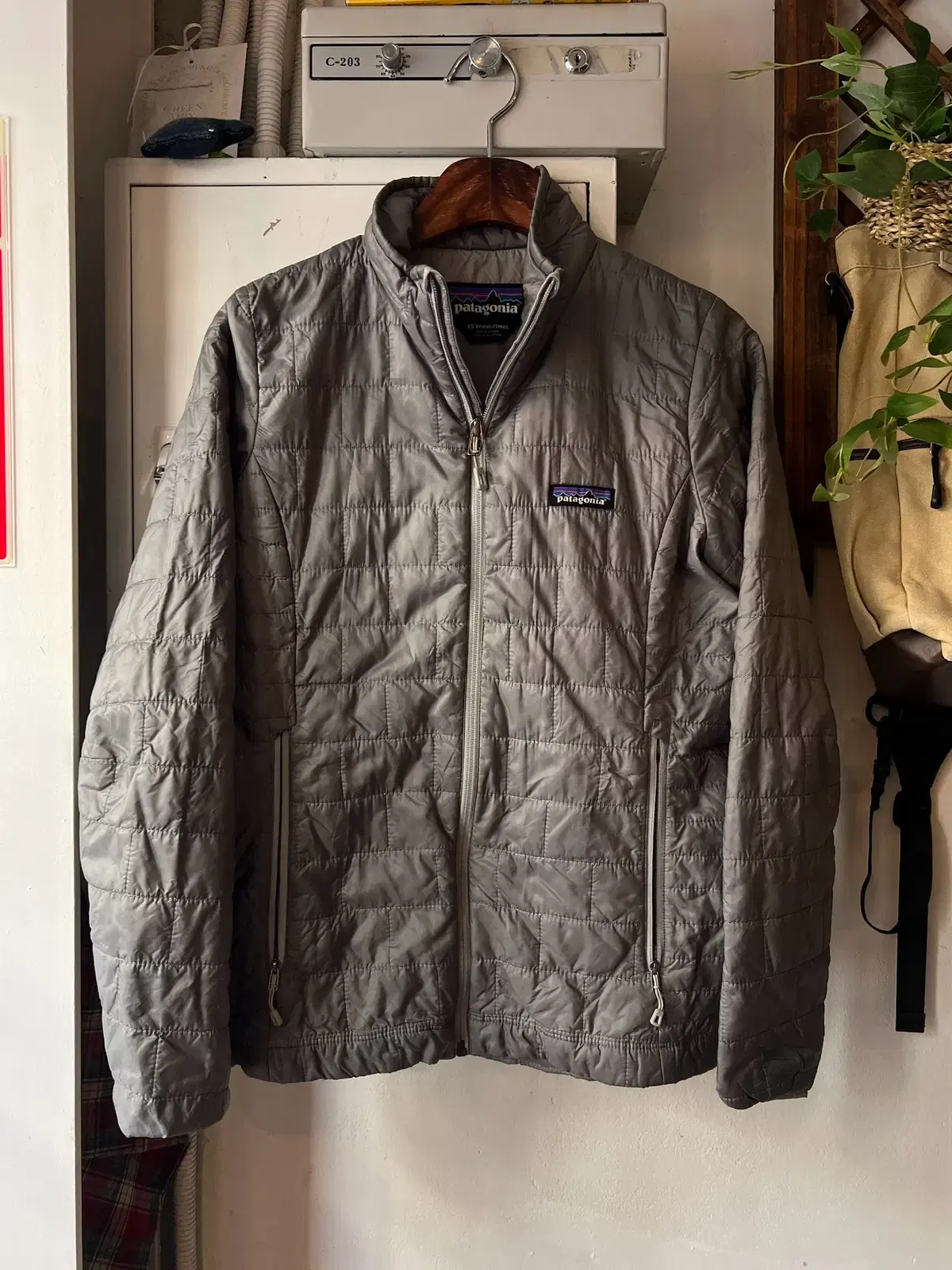 [XS]Patagonia Light Grey Outdoor Lightweight Padding