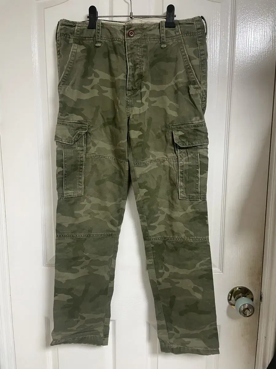 Hollister Camouflage Cargo Pants 32/30