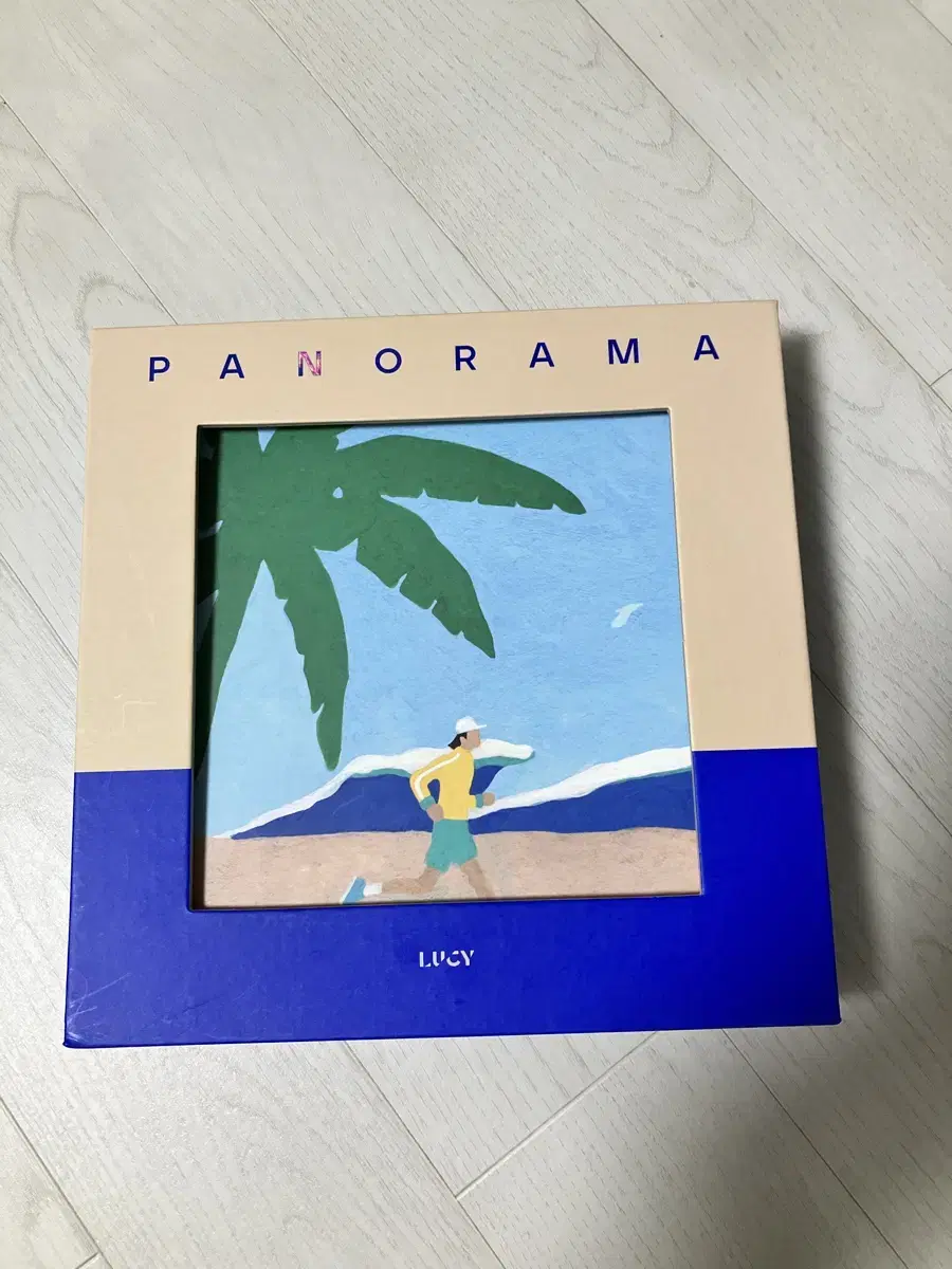 Lucy (jogging) panorama album (badge O)