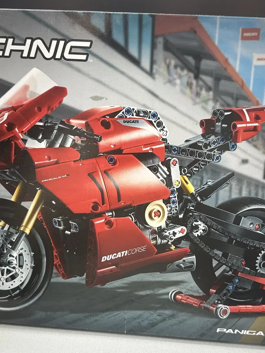 New LEGO Technic Ducati Panigale V4 R 42107 Genuine