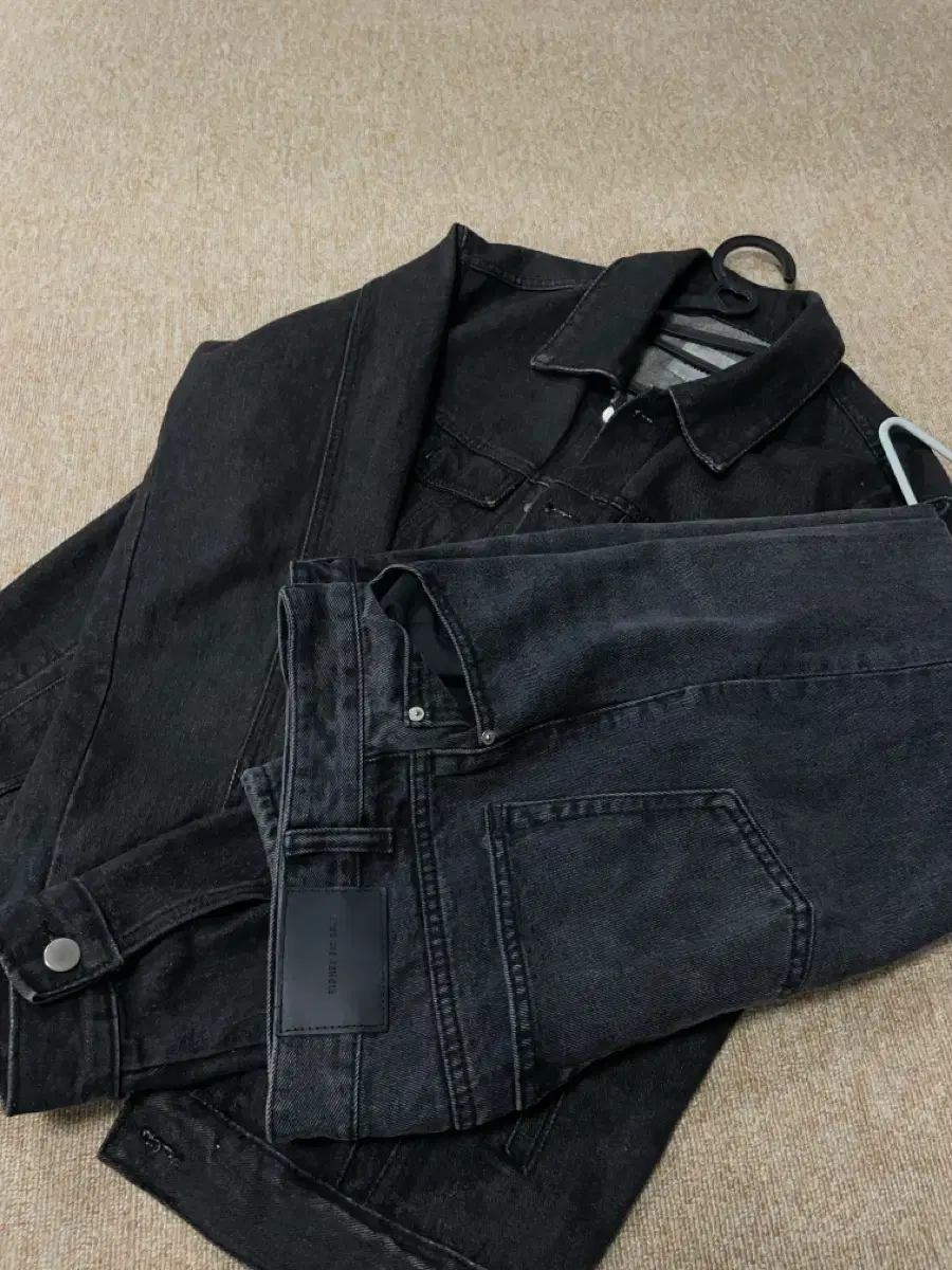 (M, 30) Minave, 86 loaded black denim set-up